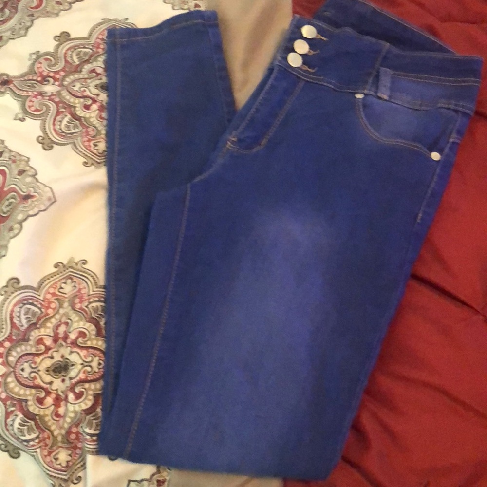 Columbian butt jeans